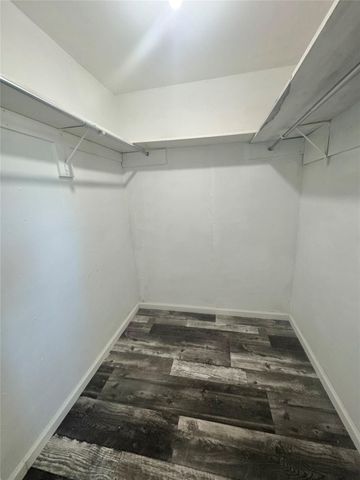 211 Johnson Street, Ames, TX 77575