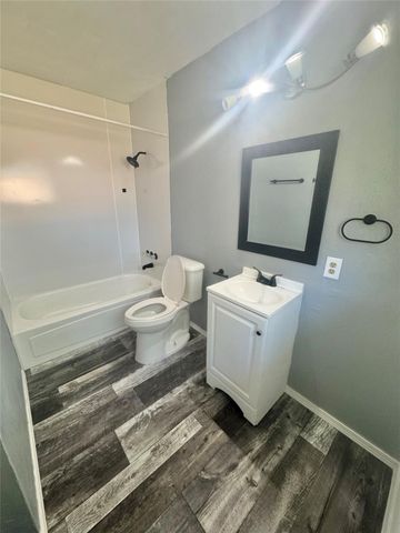 211 Johnson Street, Ames, TX 77575