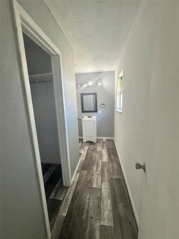 211 Johnson Street, Ames, TX 77575