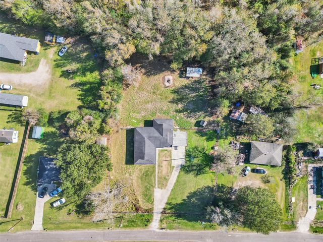 211 Johnson Street, Ames, TX 77575