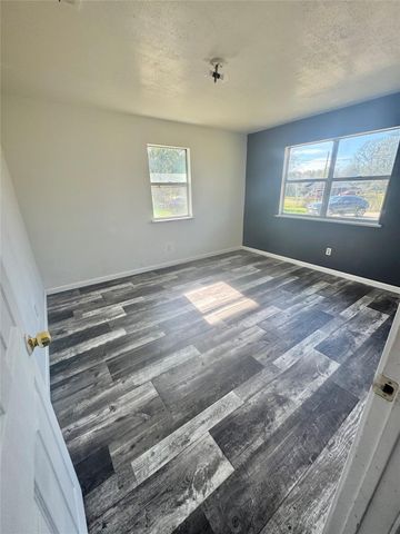 211 Johnson Street, Ames, TX 77575