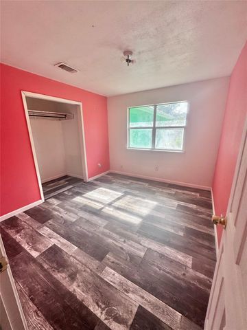 211 Johnson Street, Ames, TX 77575