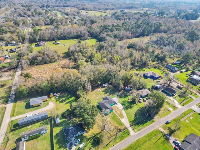 211 Johnson Street, Ames, TX 77575