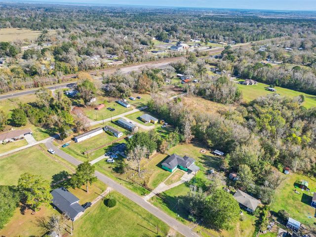 211 Johnson Street, Ames, TX 77575