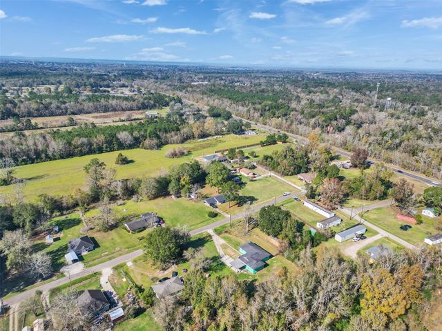 211 Johnson Street, Ames, TX 77575