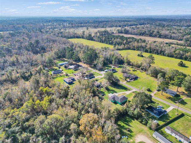 211 Johnson Street, Ames, TX 77575