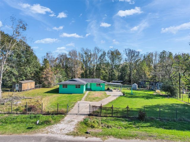 211 Johnson Street, Ames, TX 77575