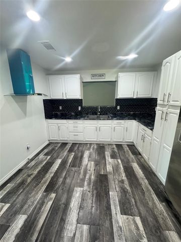 211 Johnson Street, Ames, TX 77575