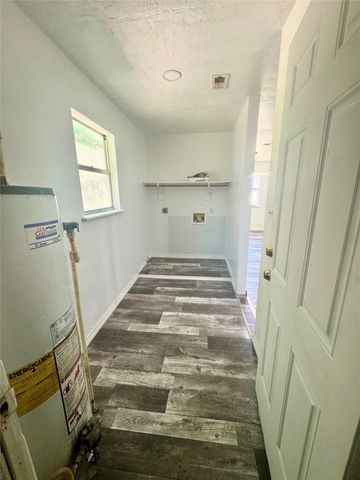 211 Johnson Street, Ames, TX 77575