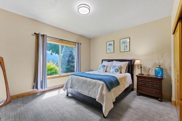 23418 E Broken Lance Ln, Liberty Lake, WA 99019