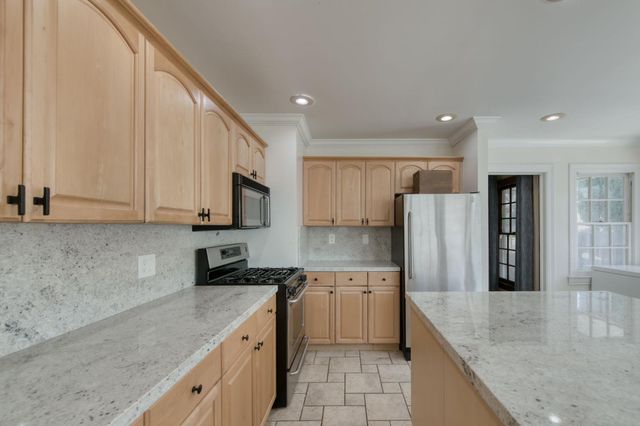 544 E Clinton, Fresno, CA 93704