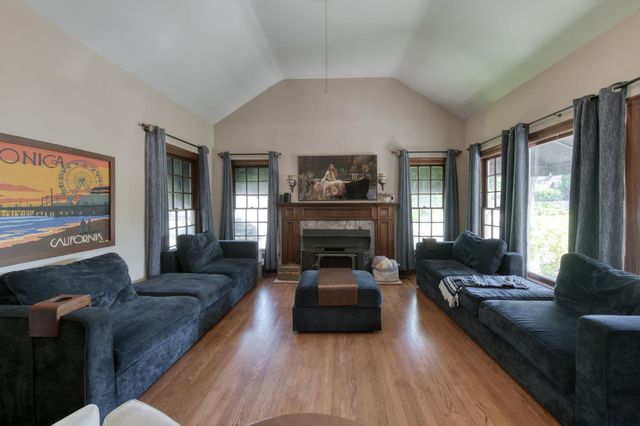 544 E Clinton, Fresno, CA 93704