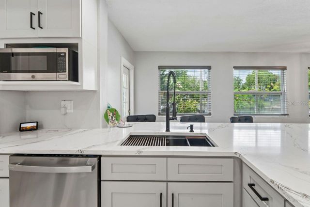 6245 WARREN AVE, New Port Richey, FL 34653
