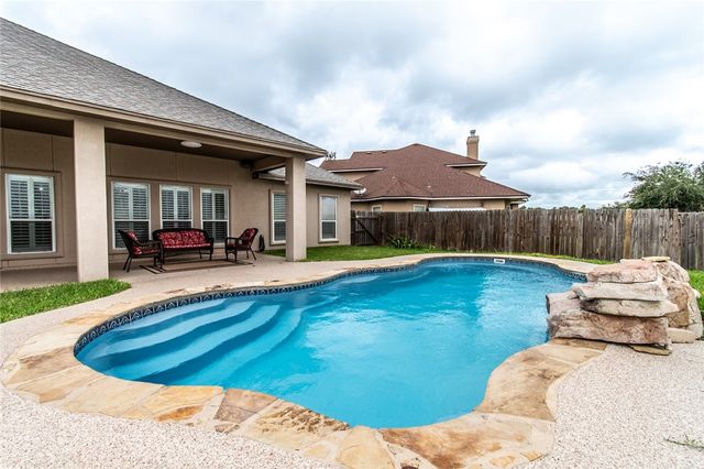 5517 Crossridge Dr, Corpus Christi, TX 78413