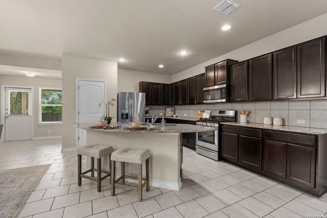 8750 Fischer Falls, San Antonio, TX 78254
