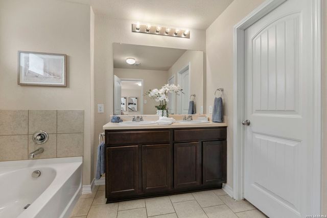 8750 Fischer Falls, San Antonio, TX 78254