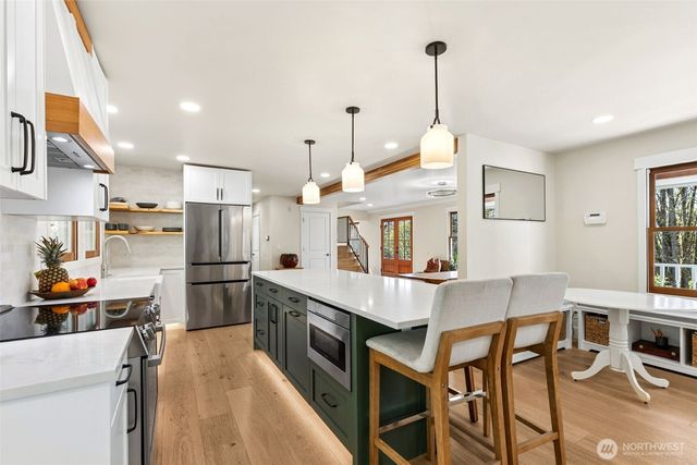 7238 Lakemont Boulevard SE, Bellevue, WA 98006