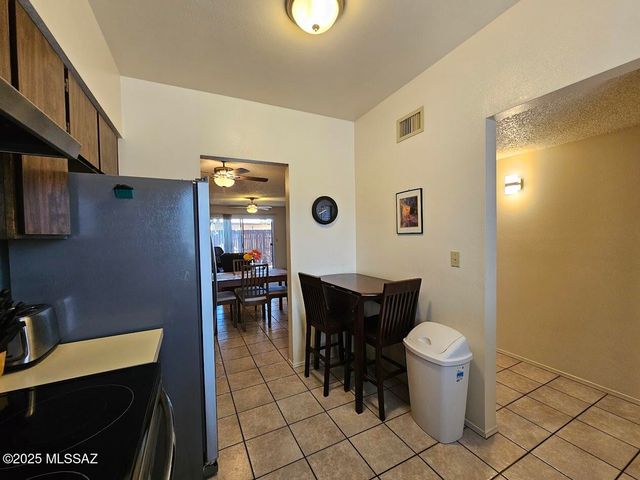 896 S Pantano Road, Tucson, AZ 85710
