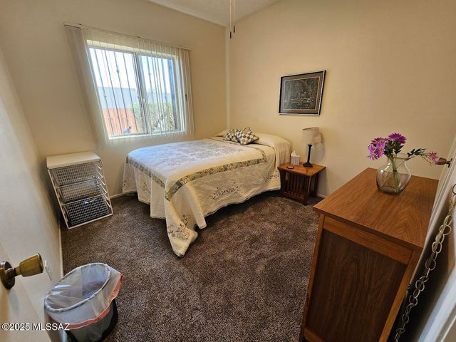 896 S Pantano Road, Tucson, AZ 85710