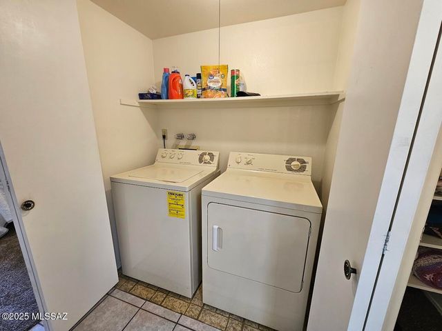 896 S Pantano Road, Tucson, AZ 85710