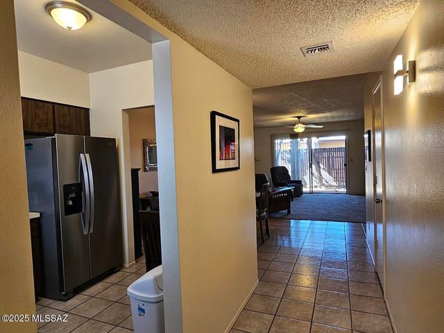 896 S Pantano Road, Tucson, AZ 85710