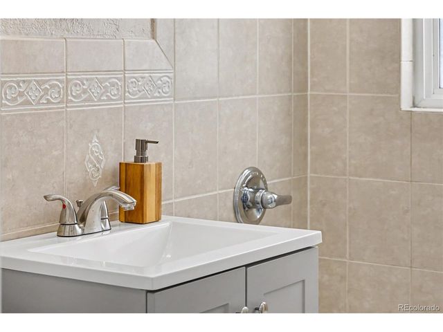 3041 S Glencoe St, Denver, CO 80222