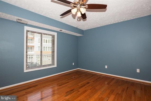 2233 HUNTERS RUN DR, Reston, VA 20191