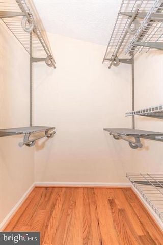 2233 HUNTERS RUN DR, Reston, VA 20191