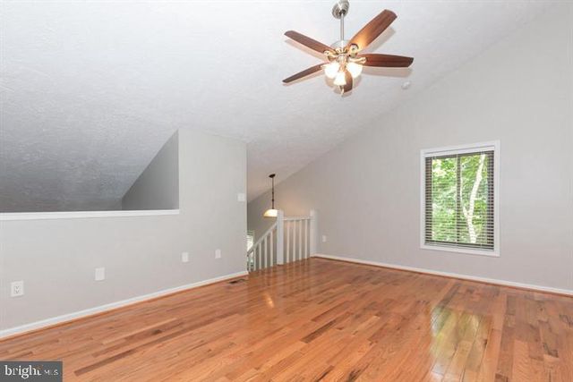 2233 HUNTERS RUN DR, Reston, VA 20191