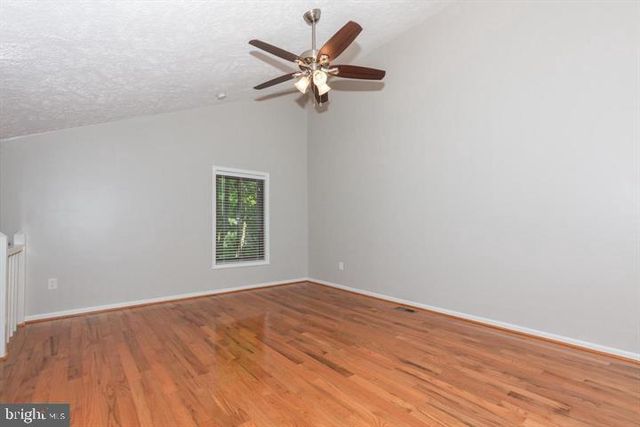 2233 HUNTERS RUN DR, Reston, VA 20191