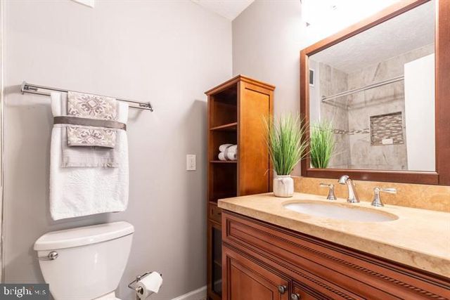 2233 HUNTERS RUN DR, Reston, VA 20191