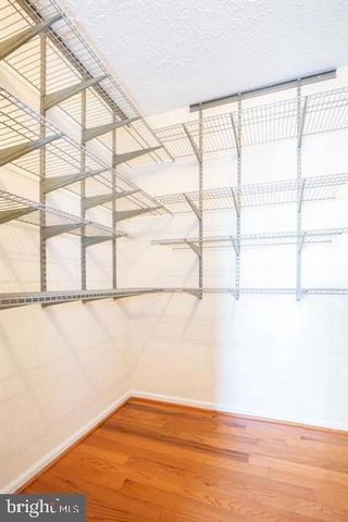 2233 HUNTERS RUN DR, Reston, VA 20191