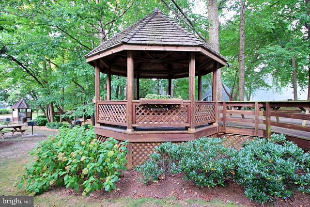 2233 HUNTERS RUN DR, Reston, VA 20191