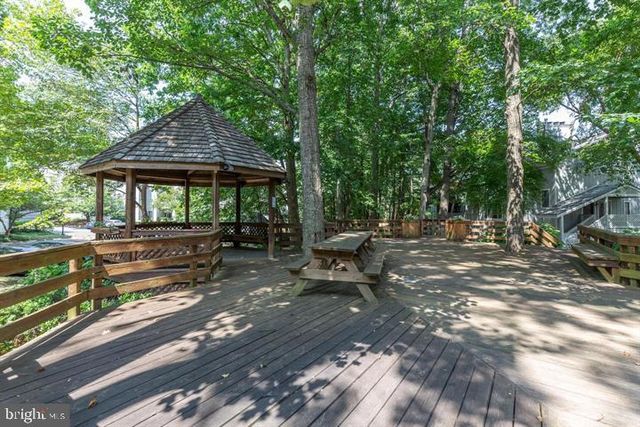 2233 HUNTERS RUN DR, Reston, VA 20191