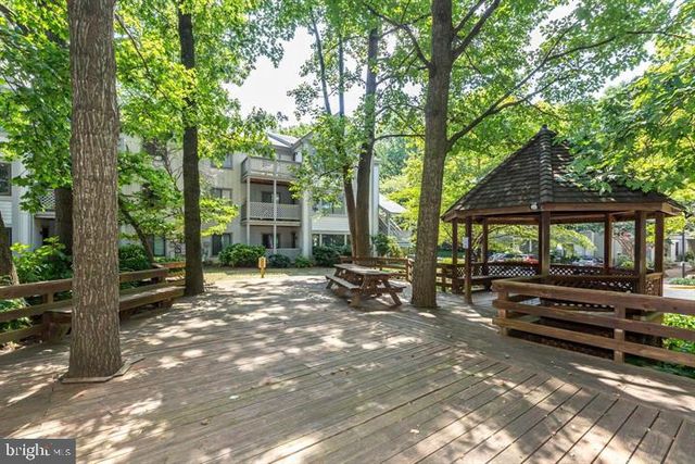 2233 HUNTERS RUN DR, Reston, VA 20191