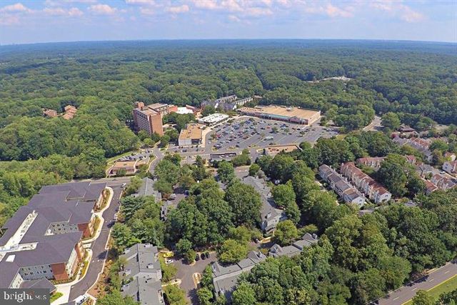 2233 HUNTERS RUN DR, Reston, VA 20191