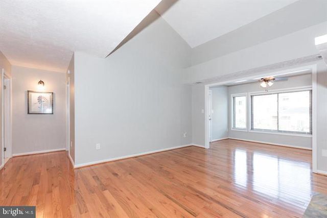 2233 HUNTERS RUN DR, Reston, VA 20191