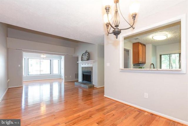 2233 HUNTERS RUN DR, Reston, VA 20191