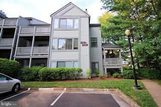 2233 HUNTERS RUN DR, Reston, VA 20191