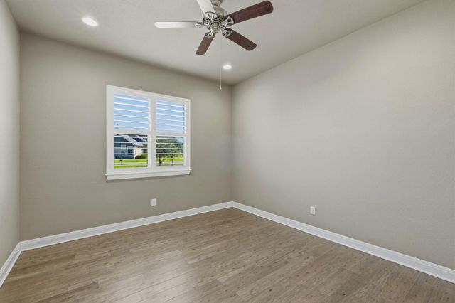 120 W Vienna DR, Hutto, TX 78634