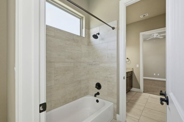 120 W Vienna DR, Hutto, TX 78634