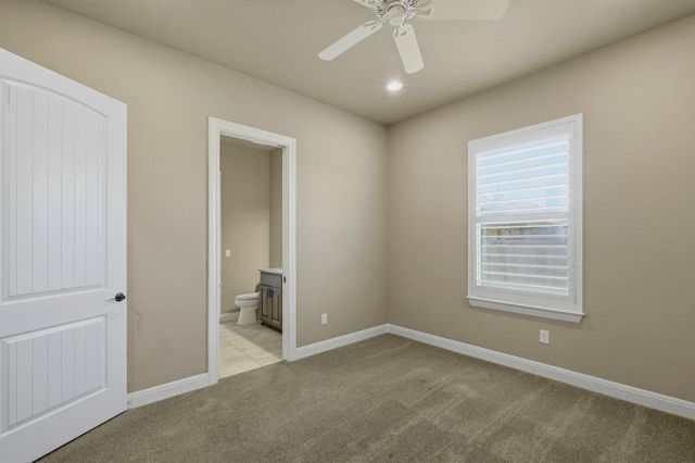 120 W Vienna DR, Hutto, TX 78634