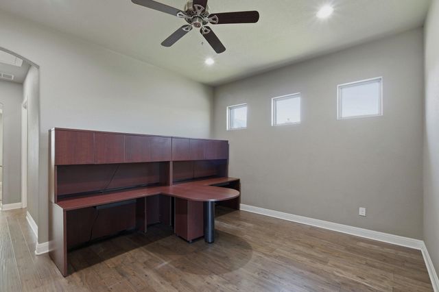 120 W Vienna DR, Hutto, TX 78634