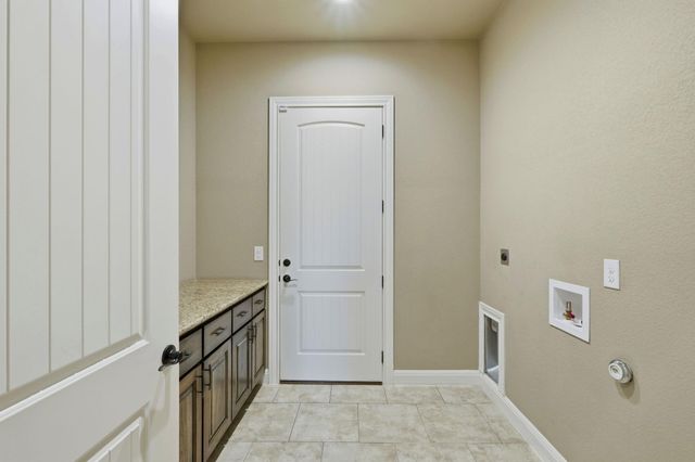 120 W Vienna DR, Hutto, TX 78634
