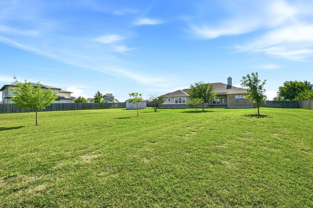 120 W Vienna DR, Hutto, TX 78634