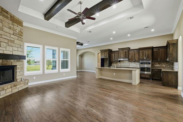 120 W Vienna DR, Hutto, TX 78634