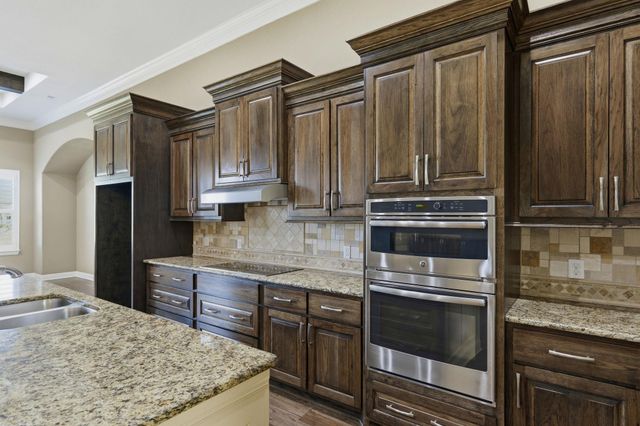 120 W Vienna DR, Hutto, TX 78634
