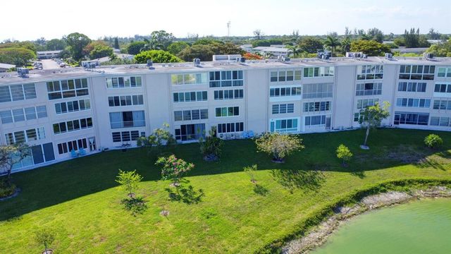267 Wellington J 267, West Palm Beach, FL 33417