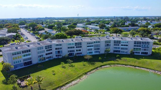 267 Wellington J 267, West Palm Beach, FL 33417