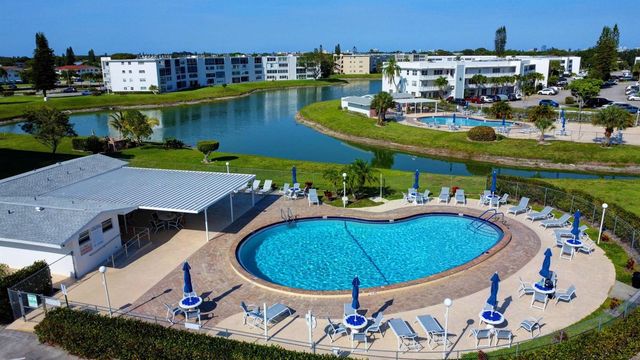 267 Wellington J 267, West Palm Beach, FL 33417